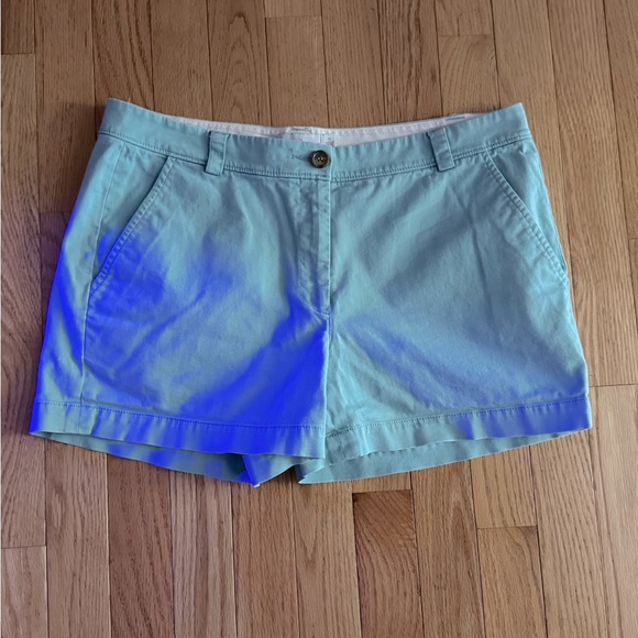 L.L. Bean Pants - LL Bean Signature women’s 10 cotton stretch shorts.  Warn/washed once.